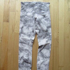 LULULEMON SIZE 4 LEGGINGS/GRAY + WHITE SPLATTER/POCKET!